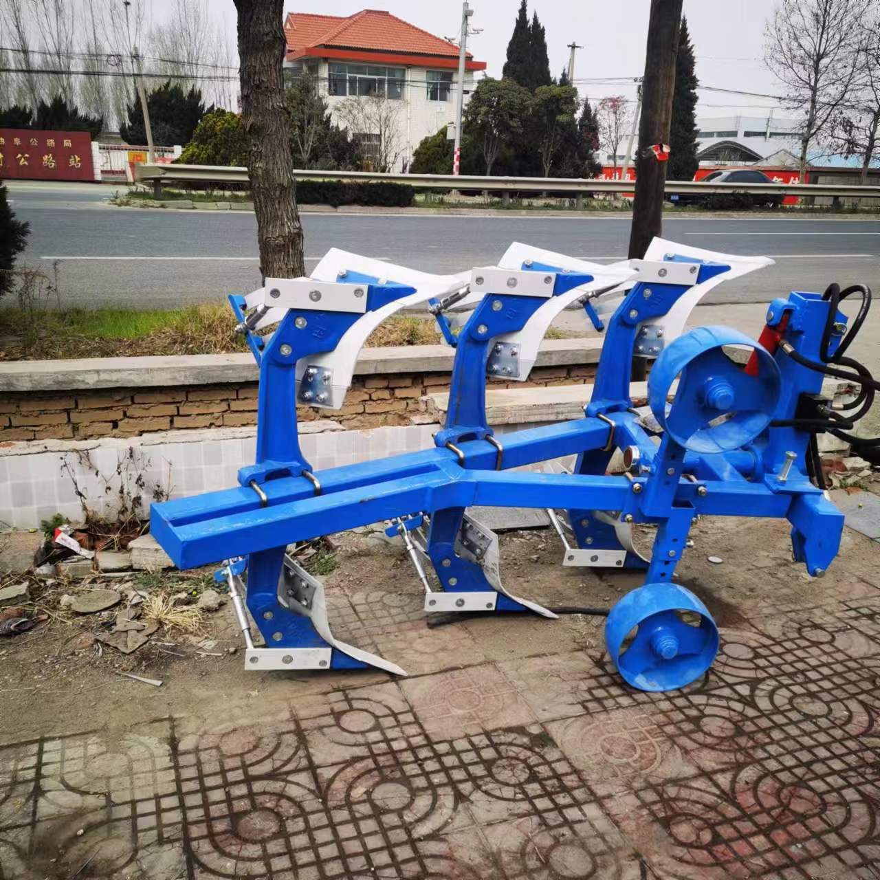 四轮拖拉机带翻转犁 栅条翻转犁 耕地机 加强液压翻转犁 翻地机