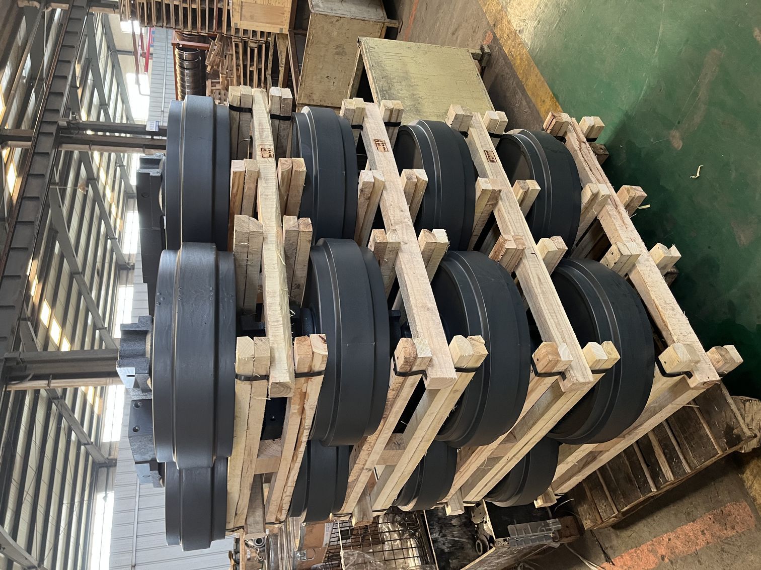 品质供应小松挖掘机配件d375引导轮