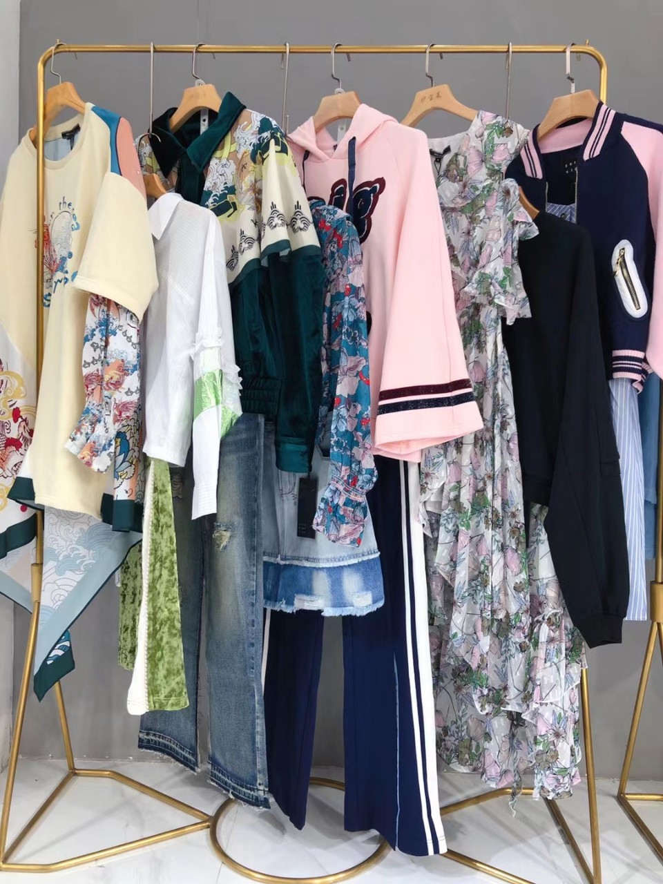 潮牌零界2022春夏 歌玲品牌折扣女装 卡米兰女装拿货