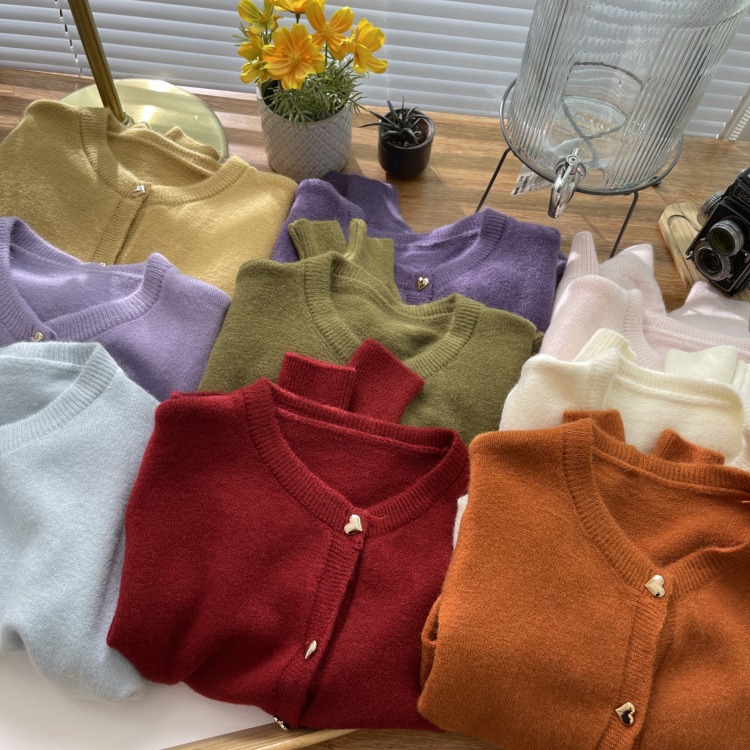 浣熊绒温柔爱心扣粉色毛衣女春秋外搭宽松慵懒针织小开衫上衣外套