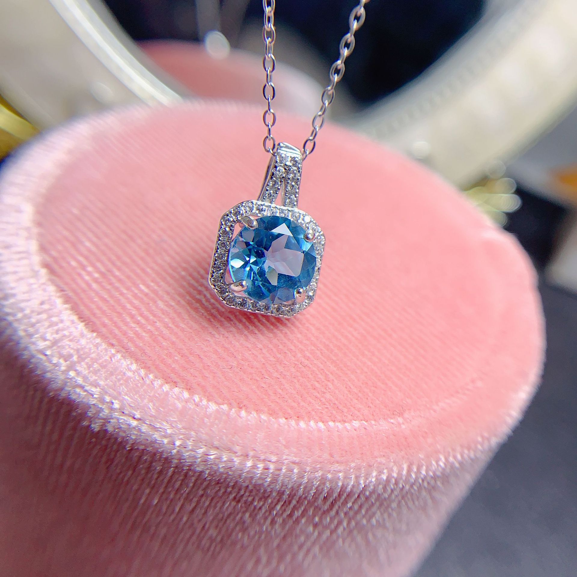 天然蓝托帕石吊坠精工925银镶嵌韩版小清新锁骨链彩宝首饰项链女