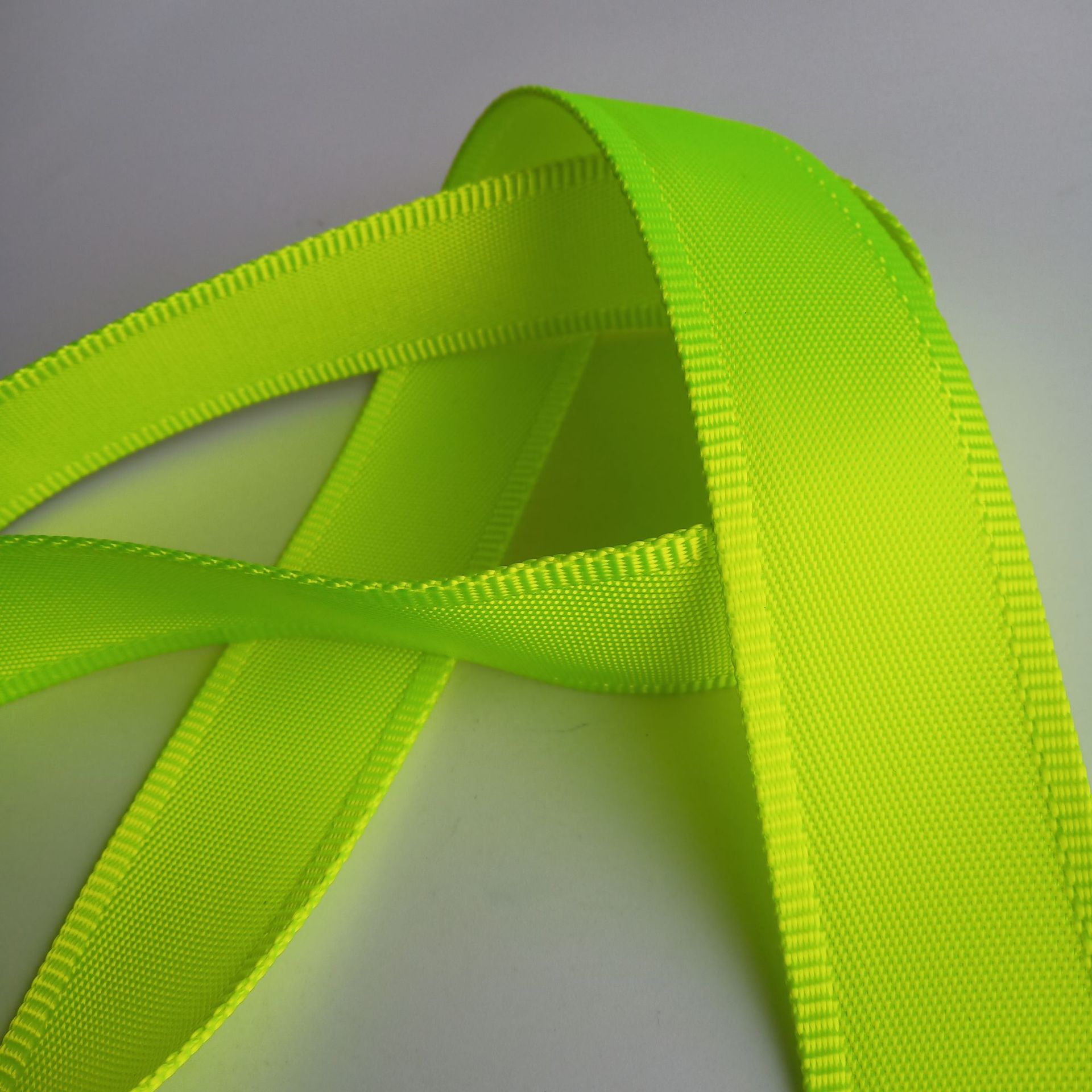 荧光黄绿色锁边织带3.8cm 仿尼龙材质 厚度0.9mm 仿尼龙锁边 现货