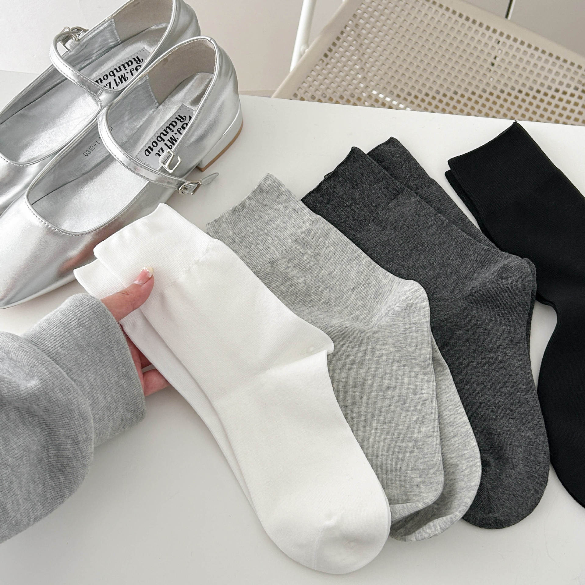回购率超高的白袜子春夏薄款纯色无骨堆堆袜抗起球灰色系中筒棉袜