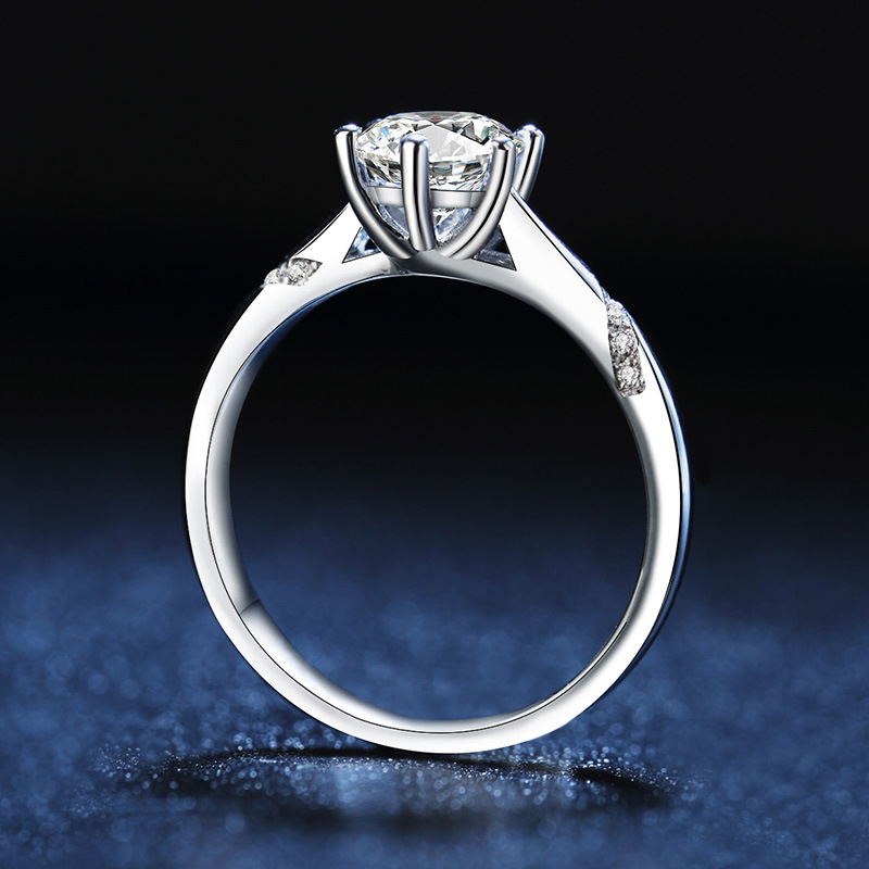 现货直播莫桑钻通灵戒指不掉色设计感小众简约婚戒求婚情侣批发