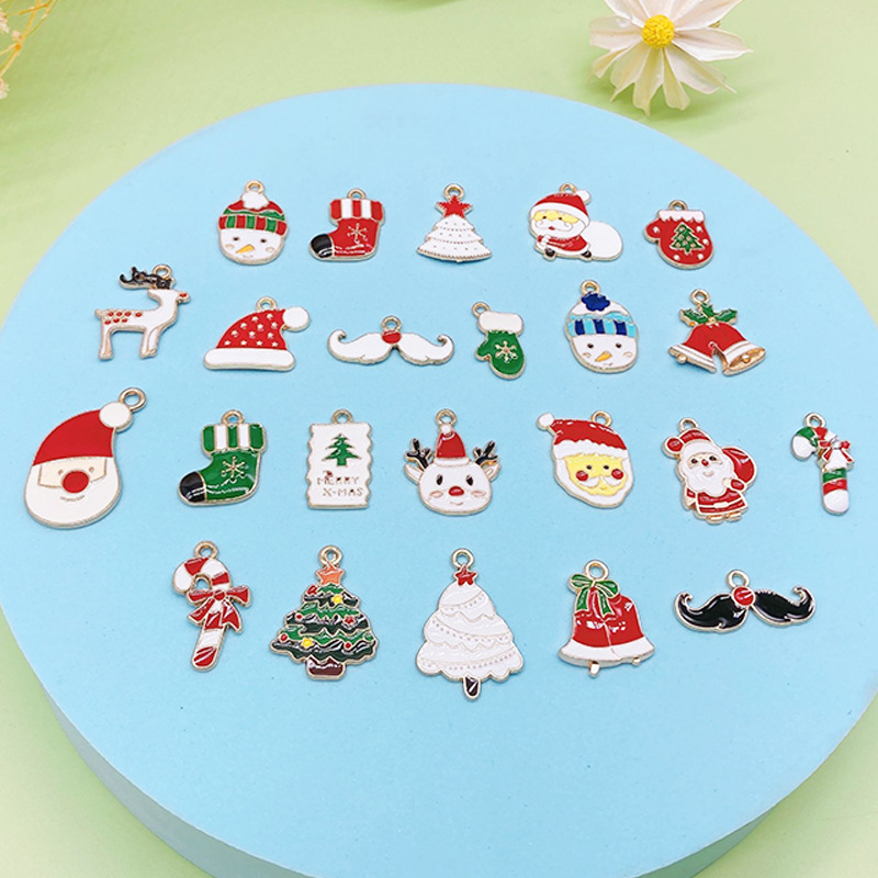 Christmas Style Oil Dripping Alloy Pendant DIY Ornament Accessories Santa Snowman Bell Elk Bracelet Pendant Tide