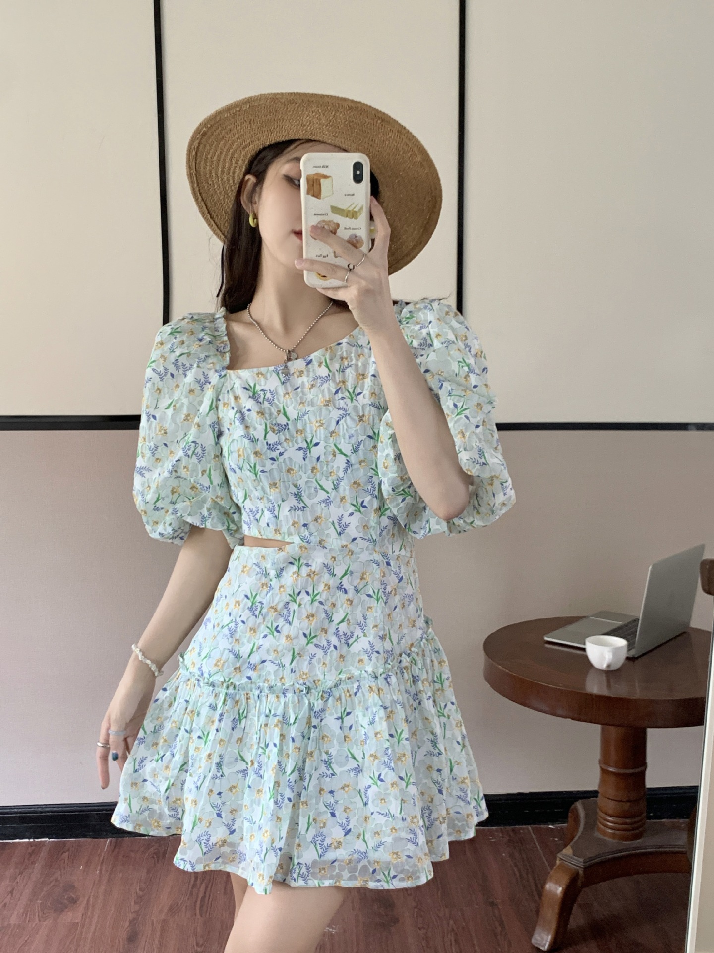 实拍实价 不规则花苞袖连衣裙女小露肉碎花短裙