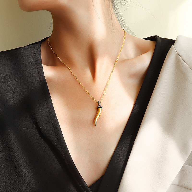 欧美气质个性狼牙吊坠项链女锁骨链钛钢18k金饰品时尚配饰p9267