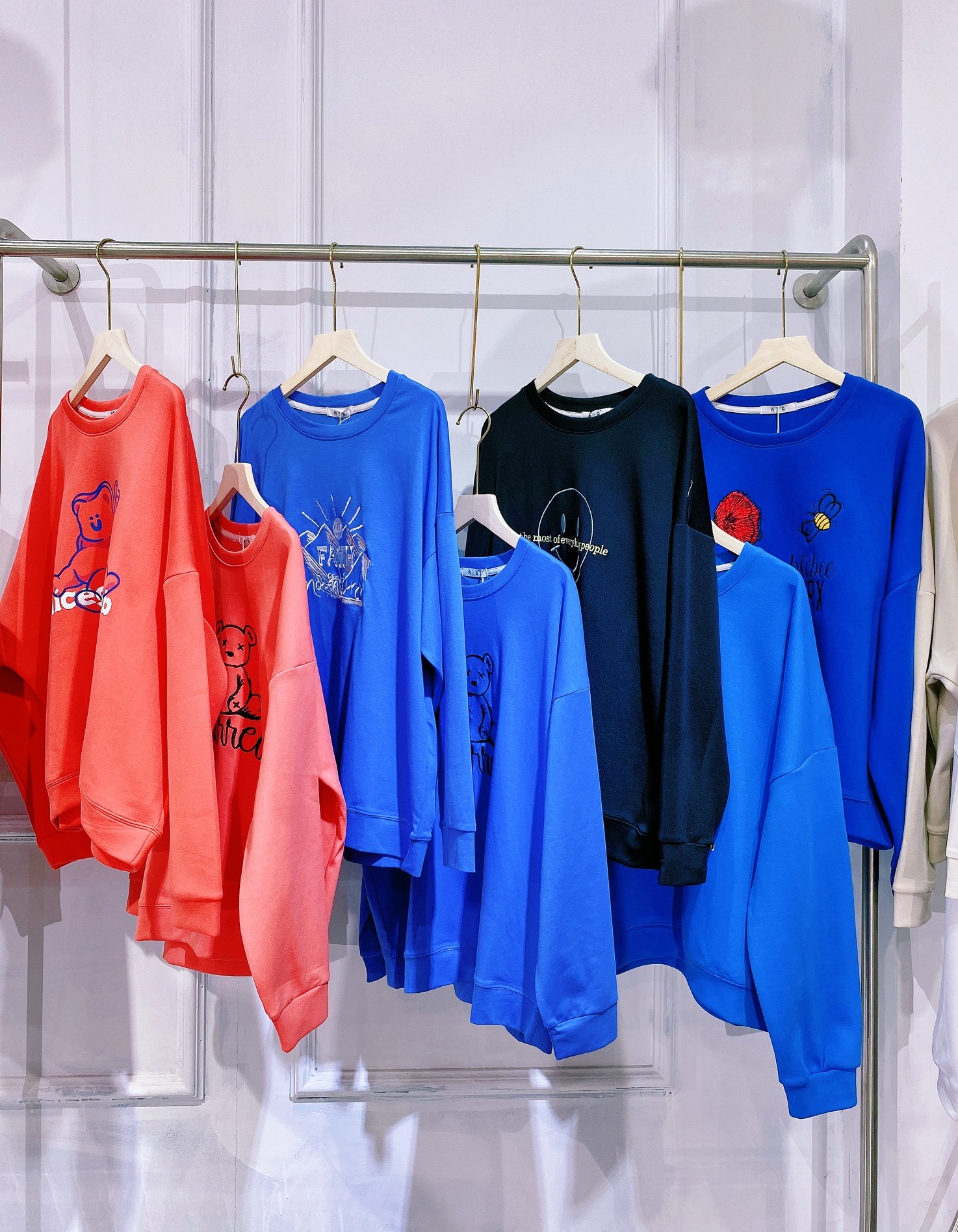 即墨区小马薯撤柜地摊货源卫衣批发进货剪标江南布衣品牌折扣女装