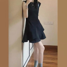 赫本风黑色醋酸无袖修身显瘦小众小黑裙设计感气质鱼尾裙连衣裙夏