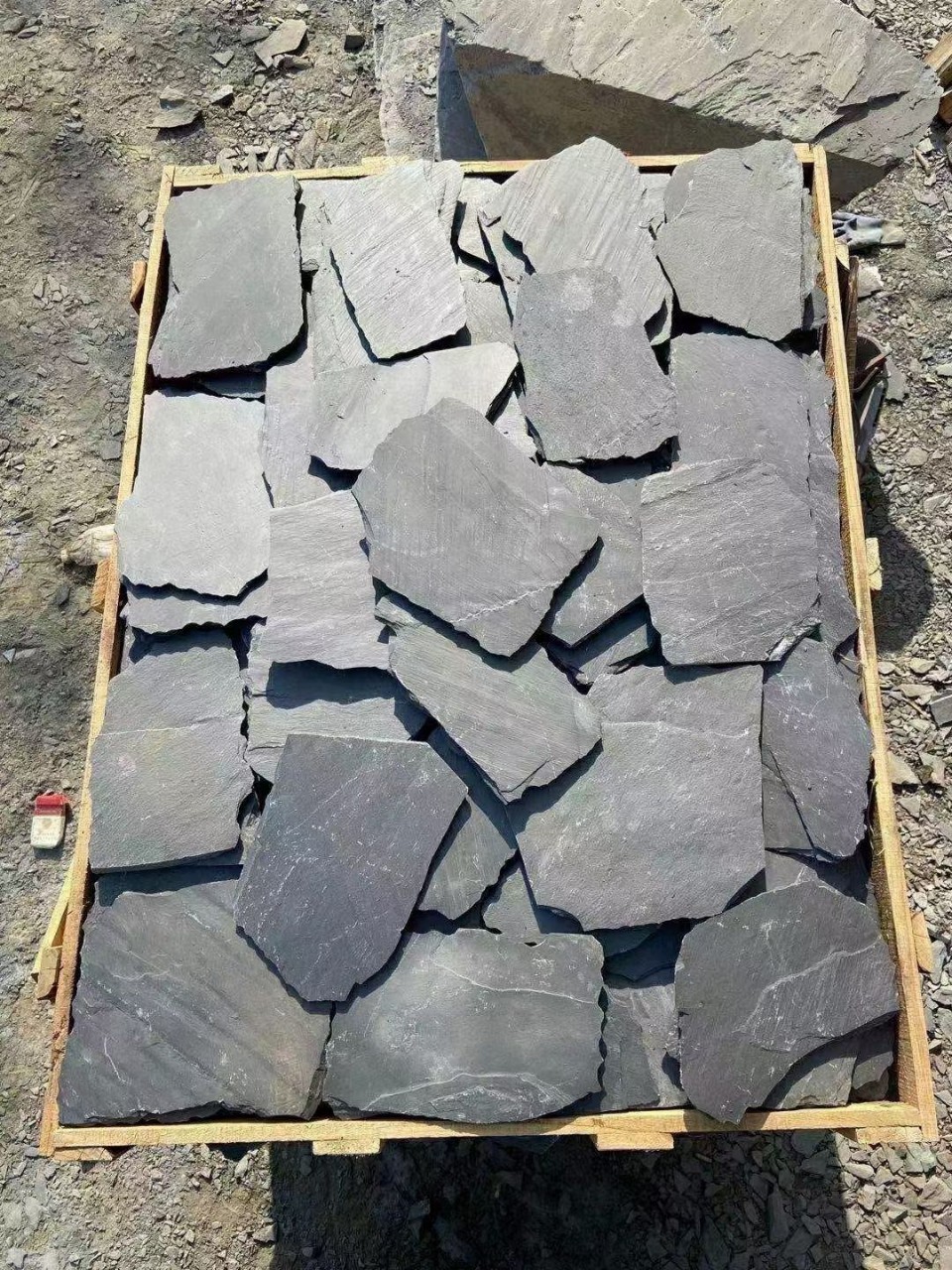 青石板 片石 不规则碎拼石 水池装饰美观 净化水质 板岩乱形石