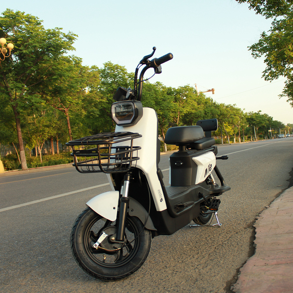 跨境豪华踏板车男女同款电动车大功率出口跨境成人车