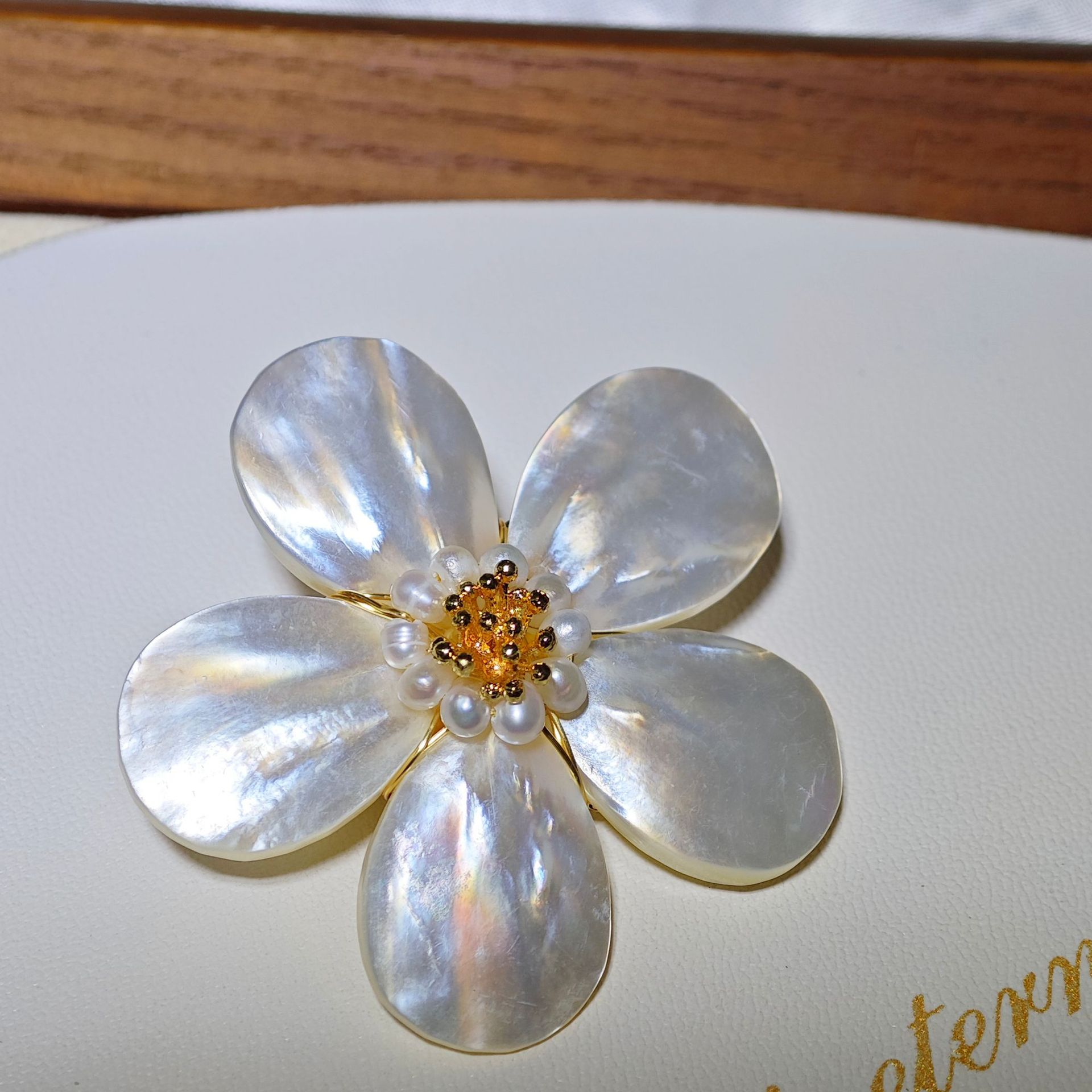 Natural Shell Natural Pearl Corsage Butterfly Diamond-Embedded Fragrant Flower Temperament High-End Brooch Exquisite Pin Accessories