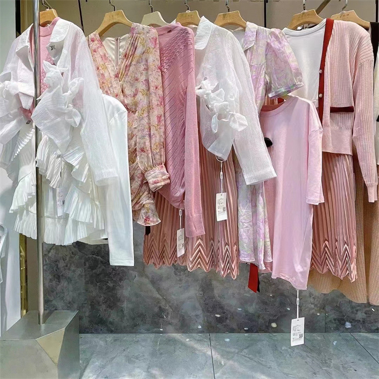 23秋季新款高级流量奢侈品设计女装安娜贝拉~华伦天实体直播火