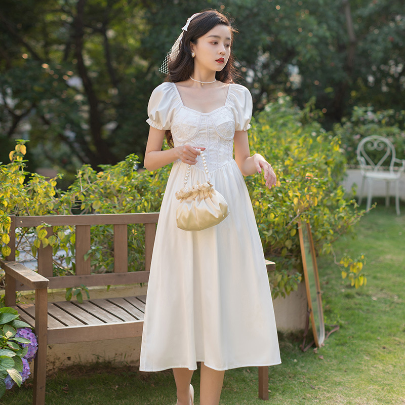 法式复古宫廷赫本风白色雪纺方领泡泡袖连衣裙收腰显瘦初恋礼服裙