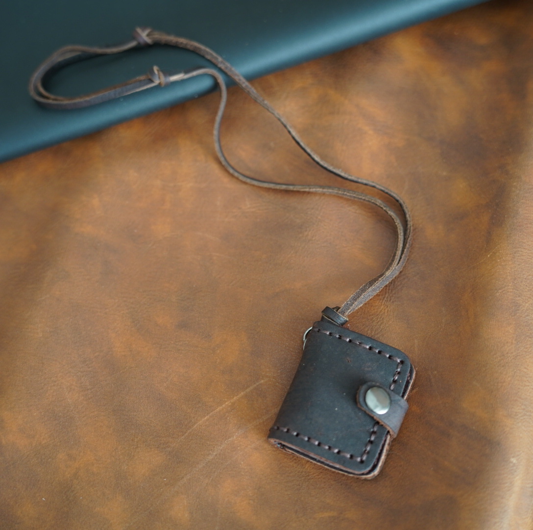 日系ins复古高级感小众牛皮照片项链女友吊坠礼物情侣相册毛衣链