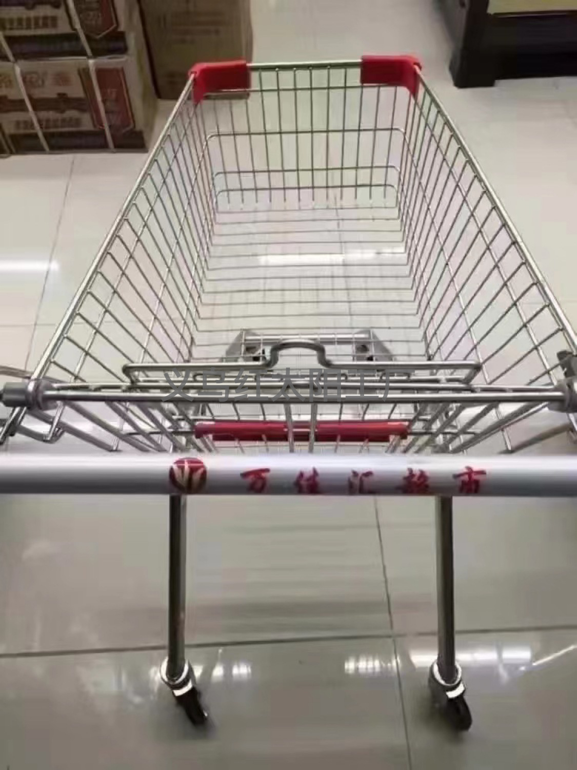 1 Red Sun Supermarket Trolley Can Sit on the Big People's Congress RT-MART Yonghua General Assembly Shopping Mall Trolley Channel