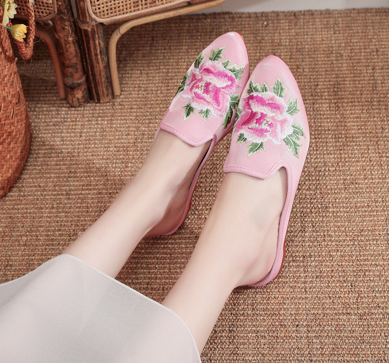 美丽尖头时尚搭配旗袍牡丹花绣花布艺拖鞋女鞋布鞋批发一件代发