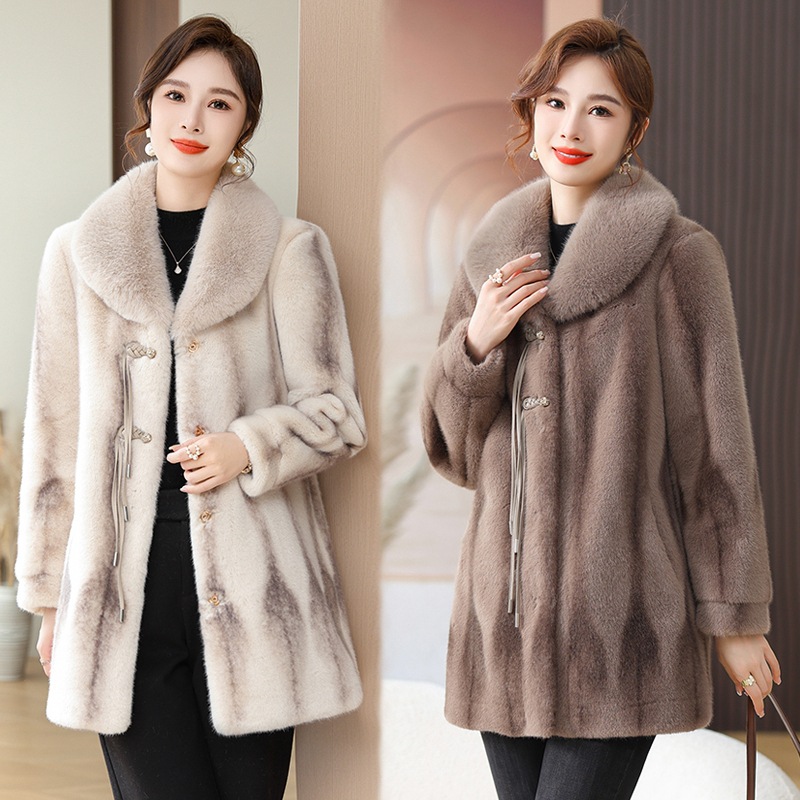 中年妈妈仿水貂绒皮毛一体大衣女2024秋冬新款阔太太时尚保暖外套