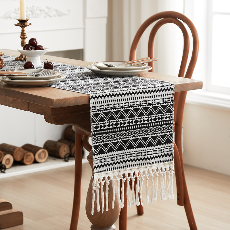 cross-border jujia american tea table color-contrasting pattern yarn-dyed table runner black and white wave tassel woven table towel factory wholesale