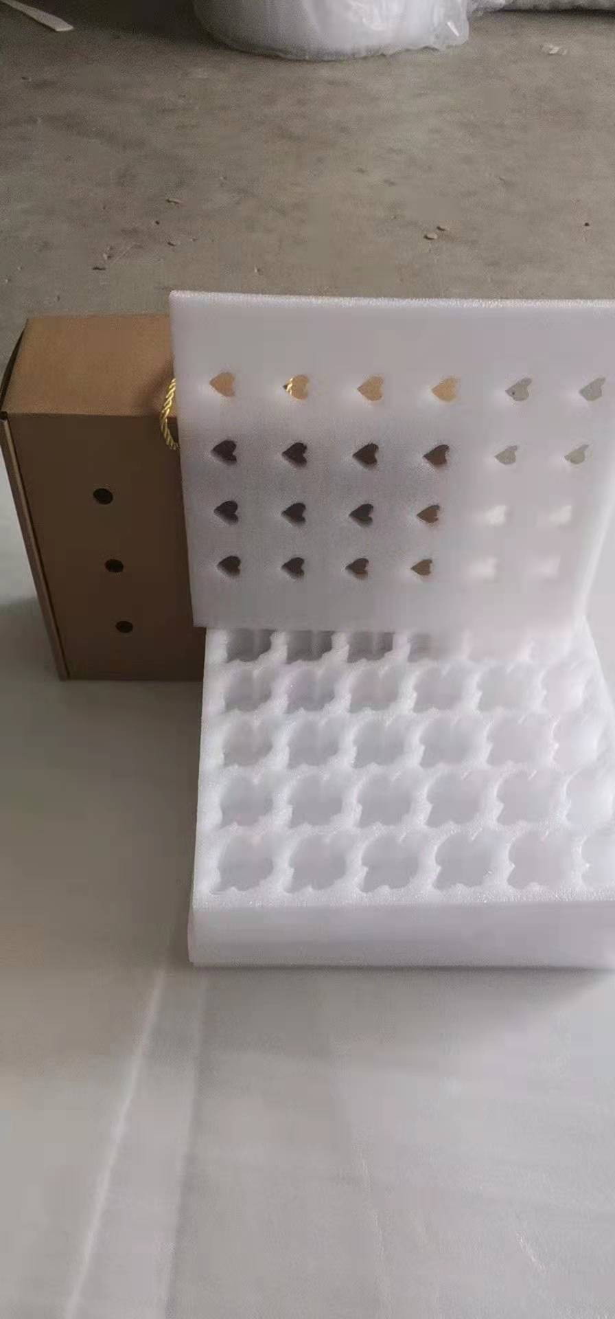 90李子珍珠棉包装箱 内村分隔水果包装盒 抗震包装泡沫