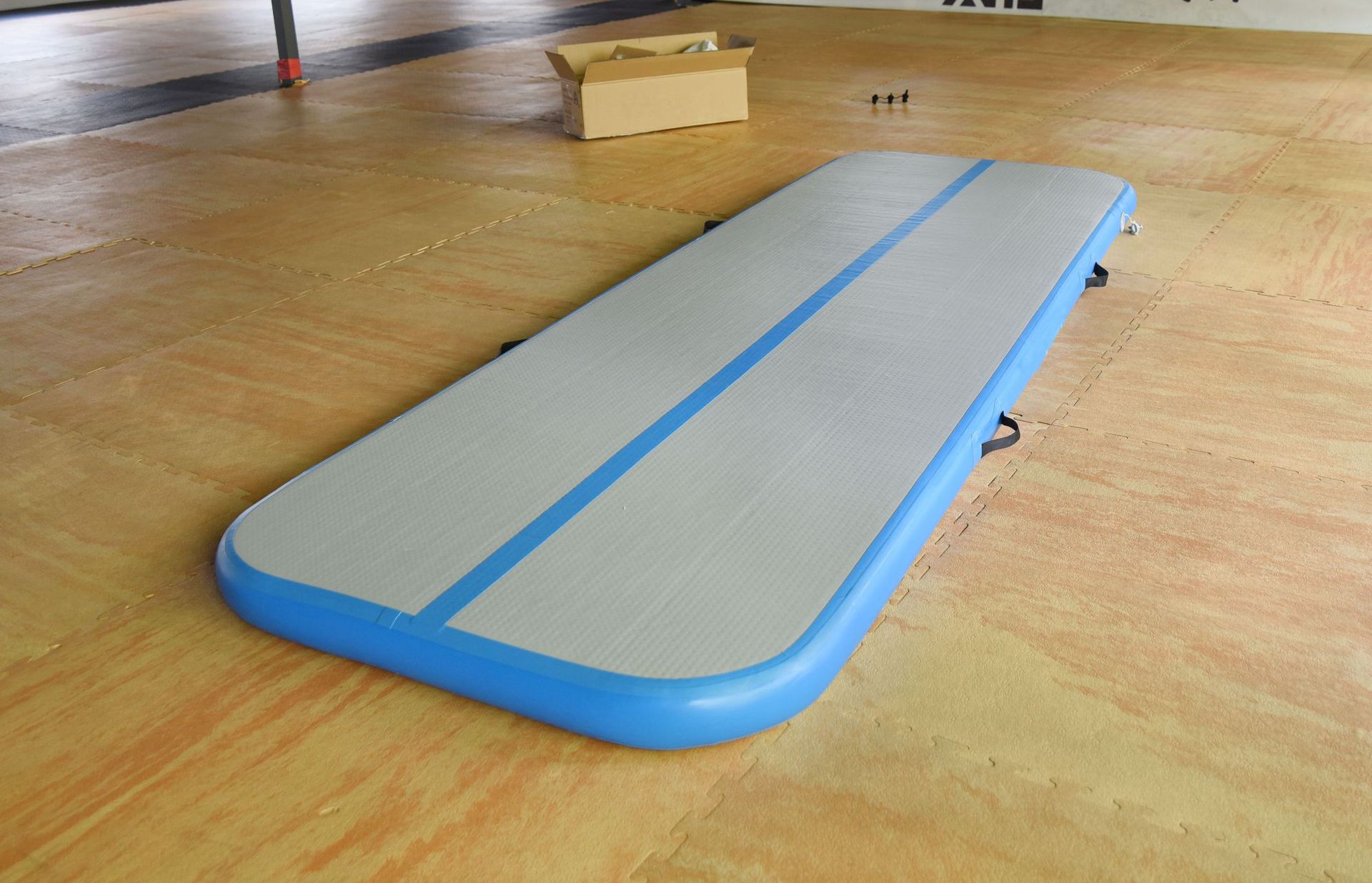 高密度水上充气瑜伽垫体操垫多尺寸运动垫 跑酷特技运动卷垫