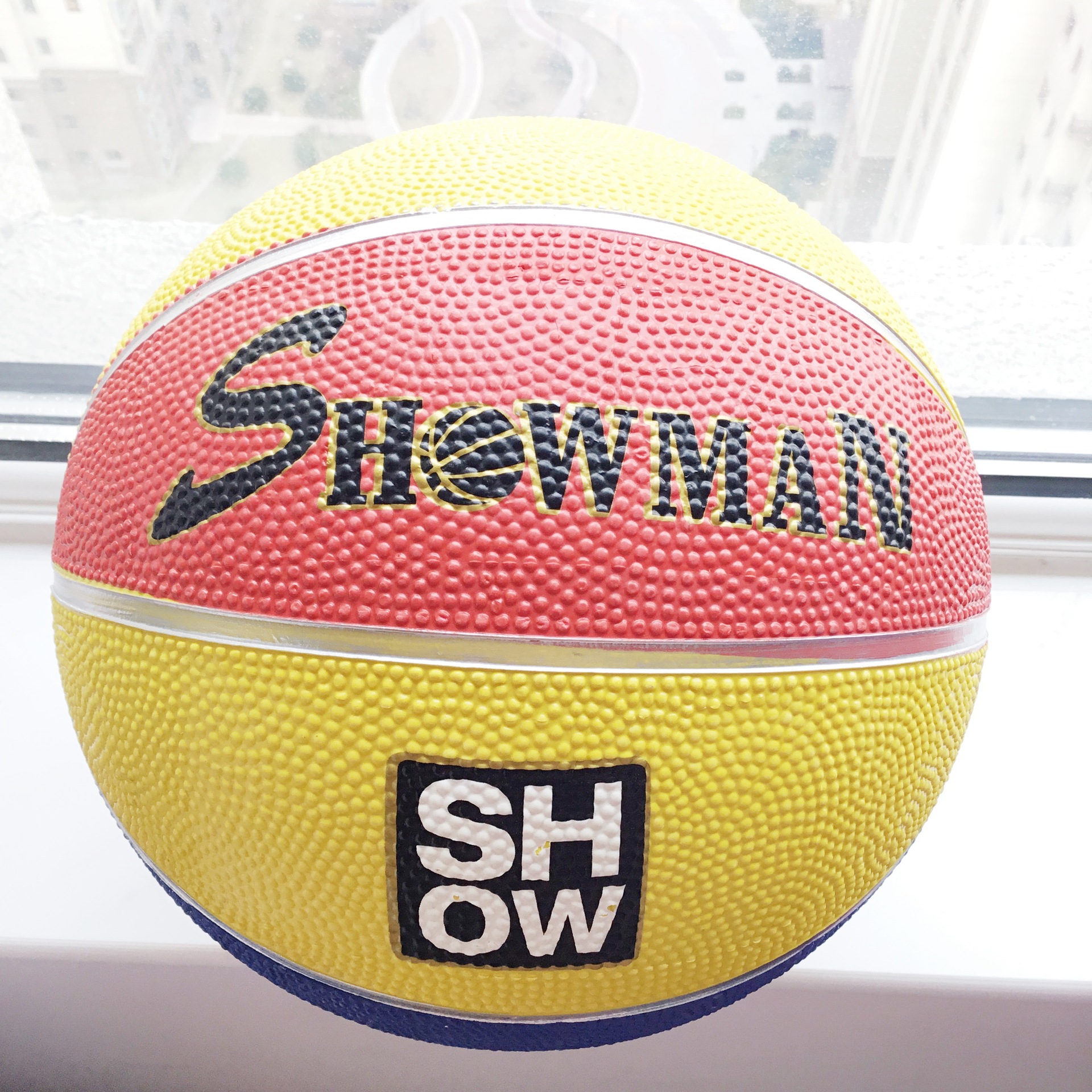 5号篮球直播红黄蓝橡胶中小学生专用水泥地耐磨蓝球