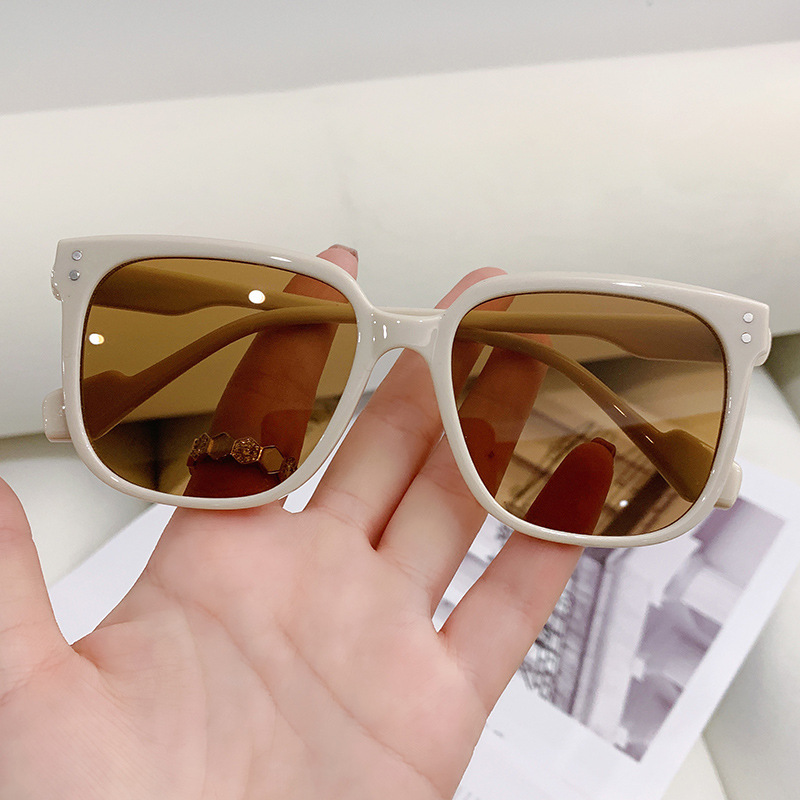 2024 New Korean Style Retro Men's and Women's Same Fashion Retro Square Frame Beige Chic Nail Personalized Sunglasses 332x