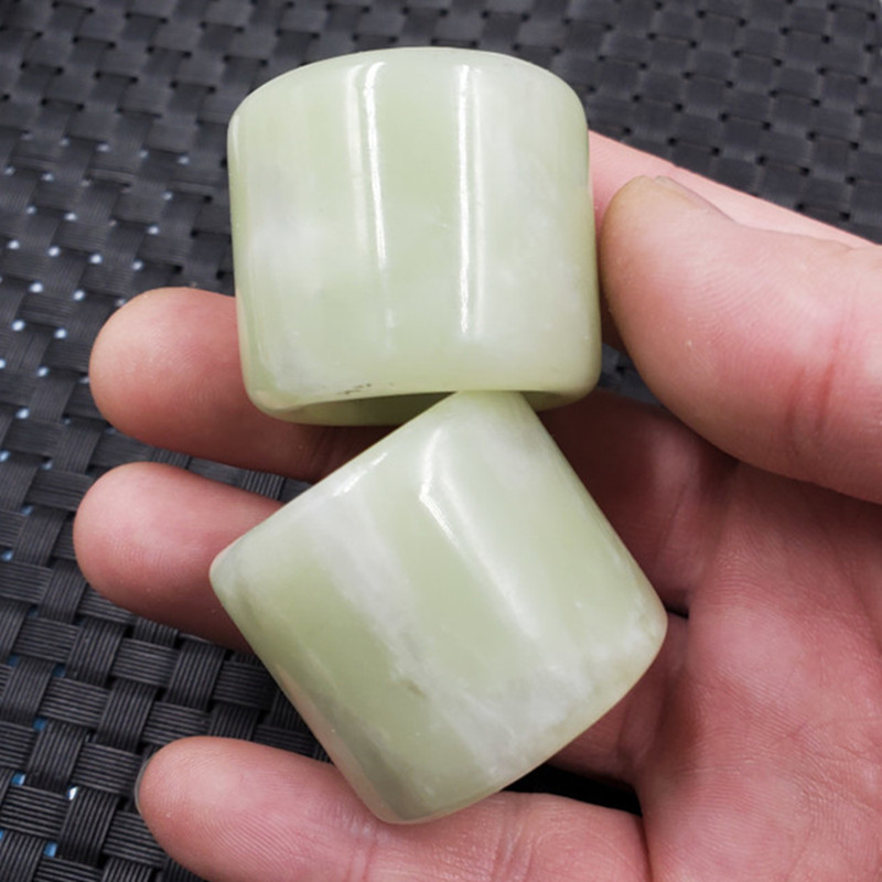 玉石扳指淡绿色岫玉扳指豆绿色玉石扳指大号扳指玉扳指岫玉指环
