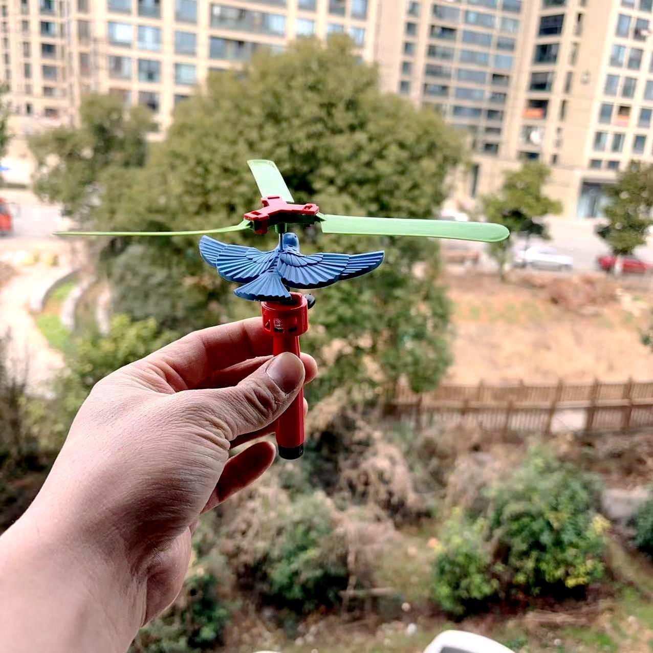 拉线弹射飞鹰玩具 拉线直升飞机玩具 校园周边挂板玩具小飞碟批发