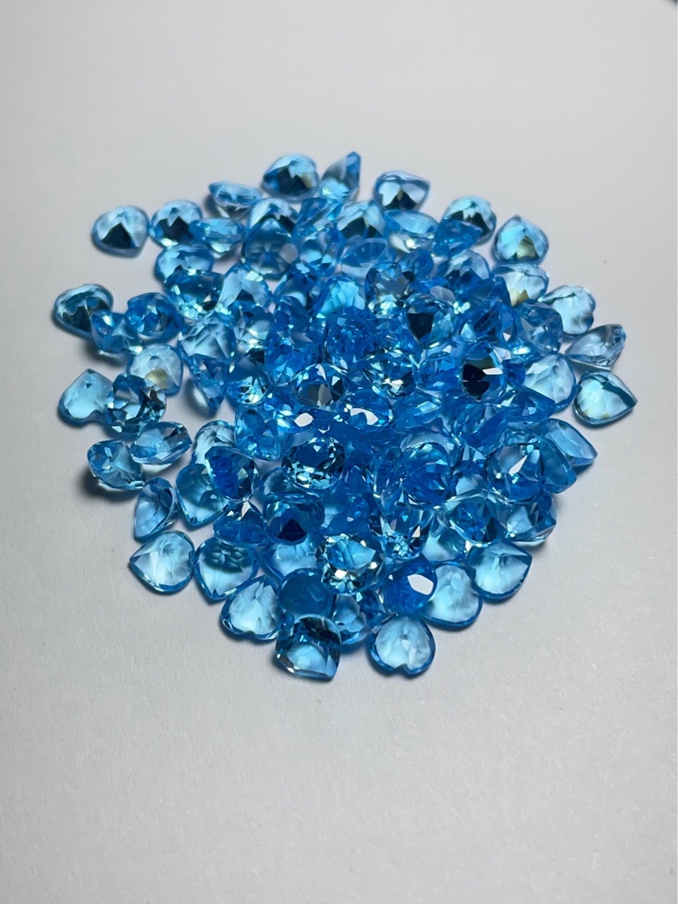 天然瑞士蓝托帕石心形5*5刻面成品蓝托帕石