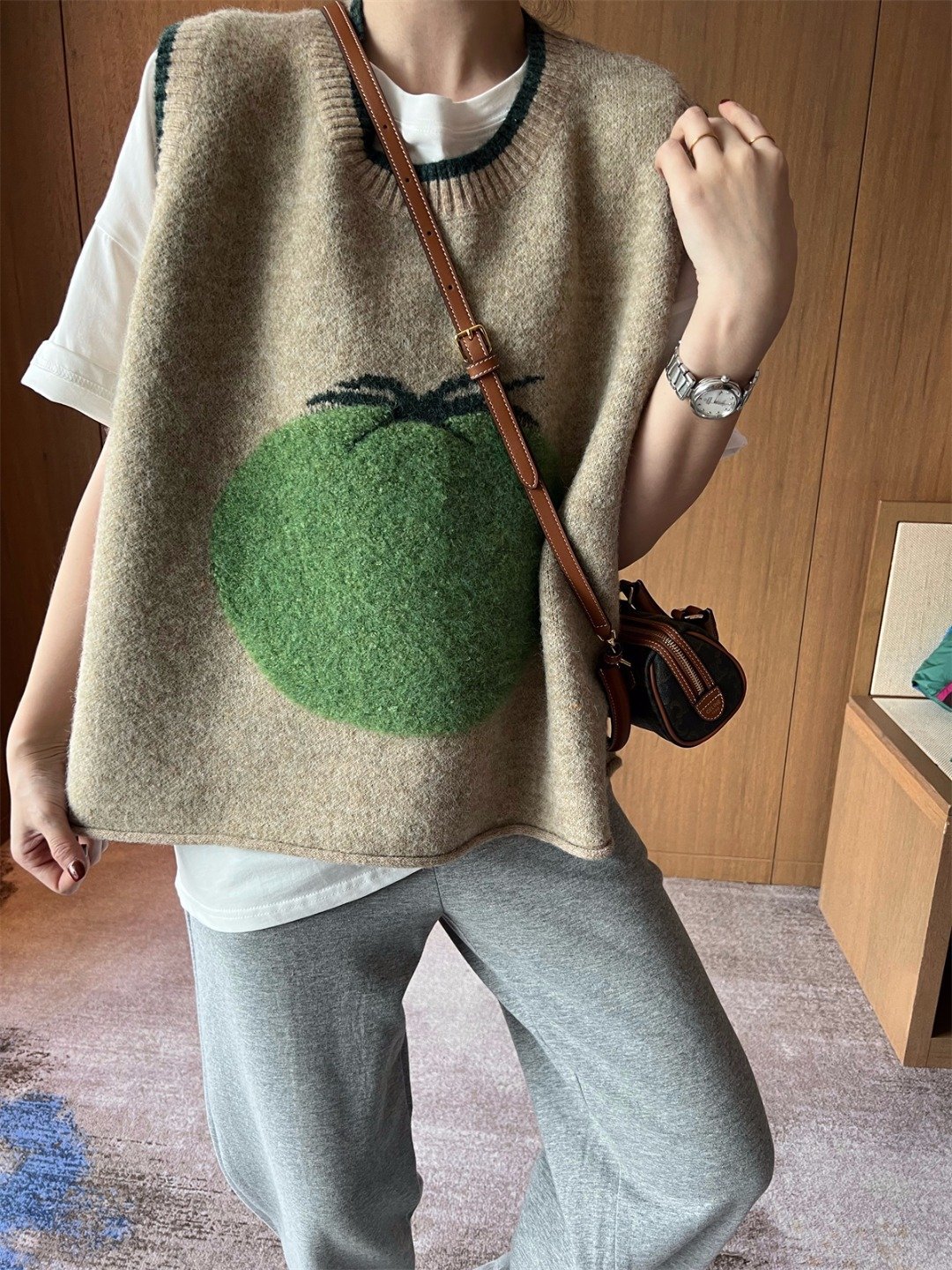 柿柿如意针织毛衣自然卷边可爱青番茄西红柿图案针织马甲背心5908