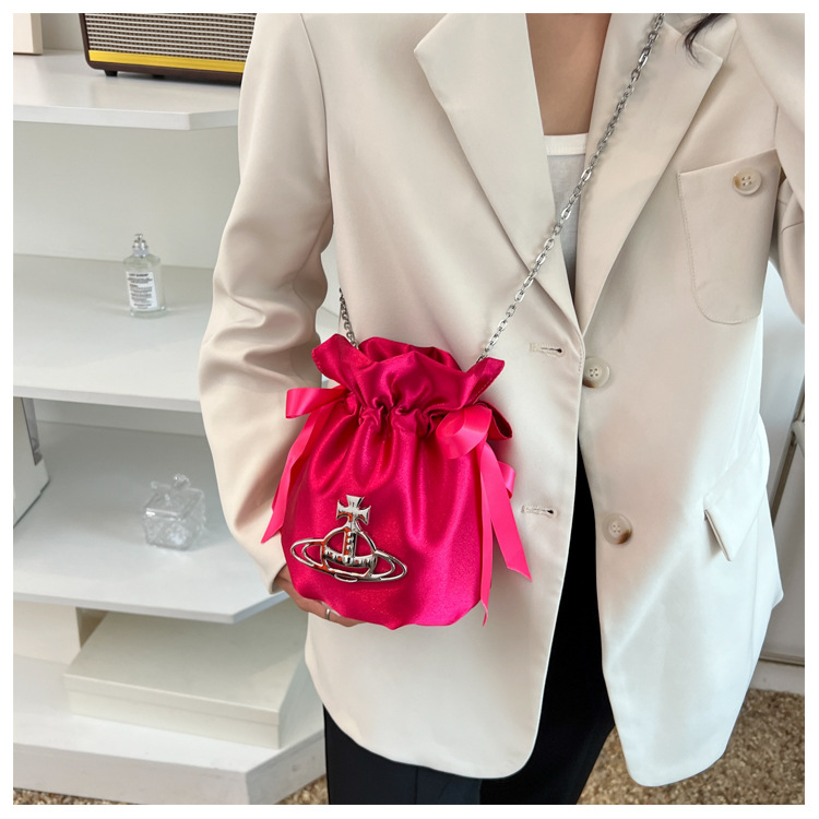 Trendy Women's Bags Women's High-Grade Niche Queen Mother's Design Temperament Popular Pull-Belt Chain Shoulder Messenger Bag