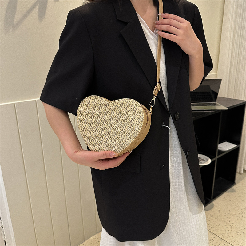 High-Grade Woven Heart-Shaped Bag for Women Bag2023 Spring Fashion Ins Plaid Underarm Shoulder Messenger Bag