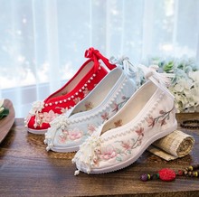 花朔  中国民族风复古中式婚礼秀禾鞋老北京圆头红色串珠汉服婚鞋