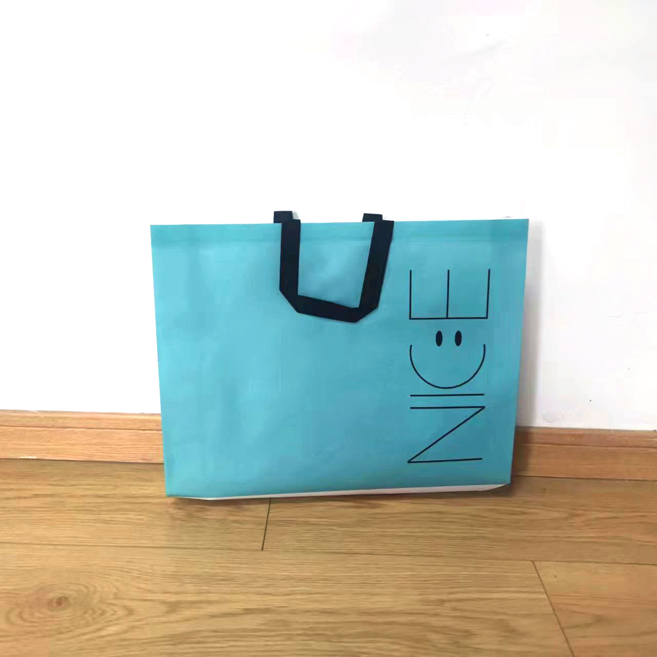 Non-Woven Casual Smiley Face Printed Tote Bag Waterproof Takeaway Packing Bag Can Be Customized Shopping Bag Gift Bag
