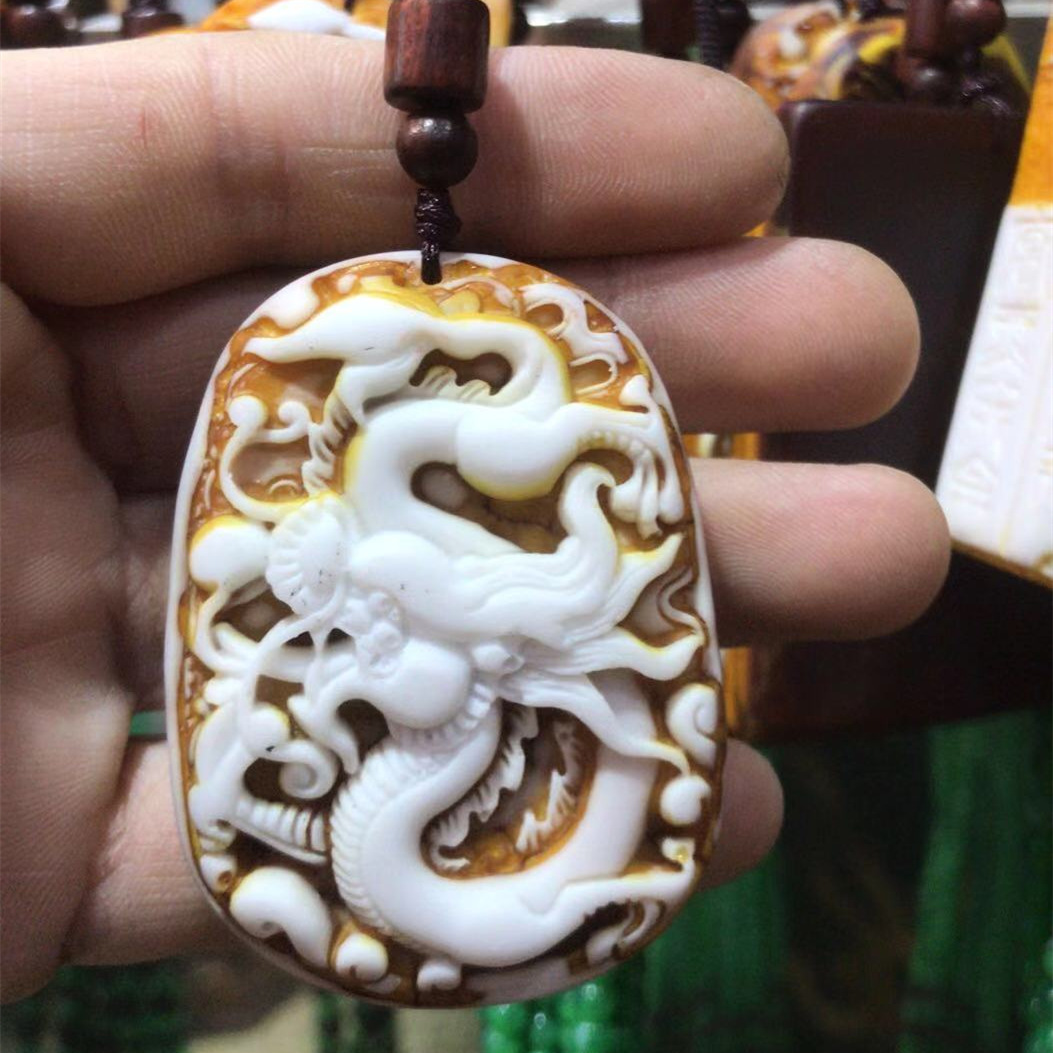 龙涎香灰琥珀龙牌吊坠长款绳链男女款毛衣链貔貅佛牌牡丹花批发