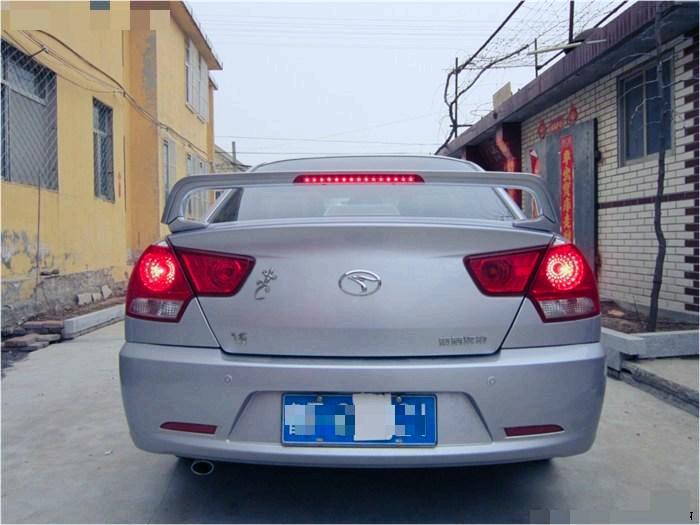 适用东南菱悦v3尾翼 三菱蓝瑟菱帅带灯风采版运动烤漆定风翼改装