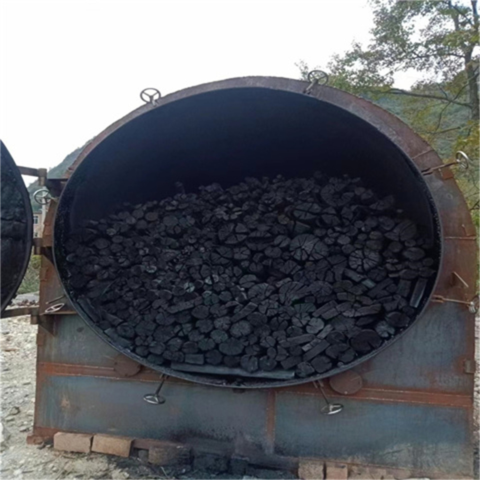 卧式无烟炭化炉锯末桉树皮花生壳原木炭化机无烟木炭碳化设备