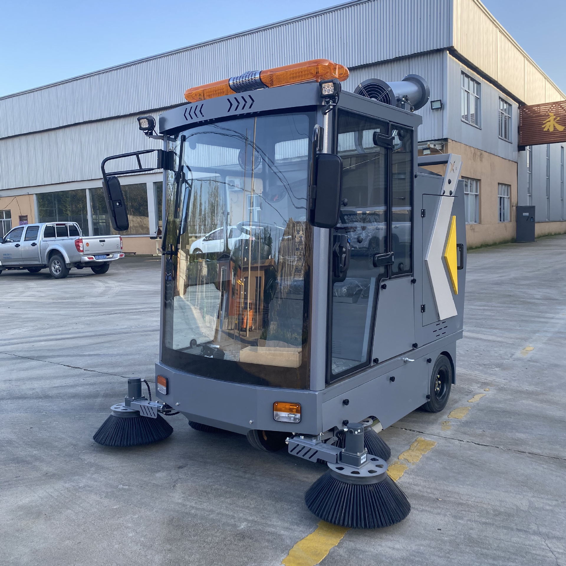 小区物业电动四轮扫路车 喷雾清扫一体扫地车 多功能扫路车-阿里巴巴