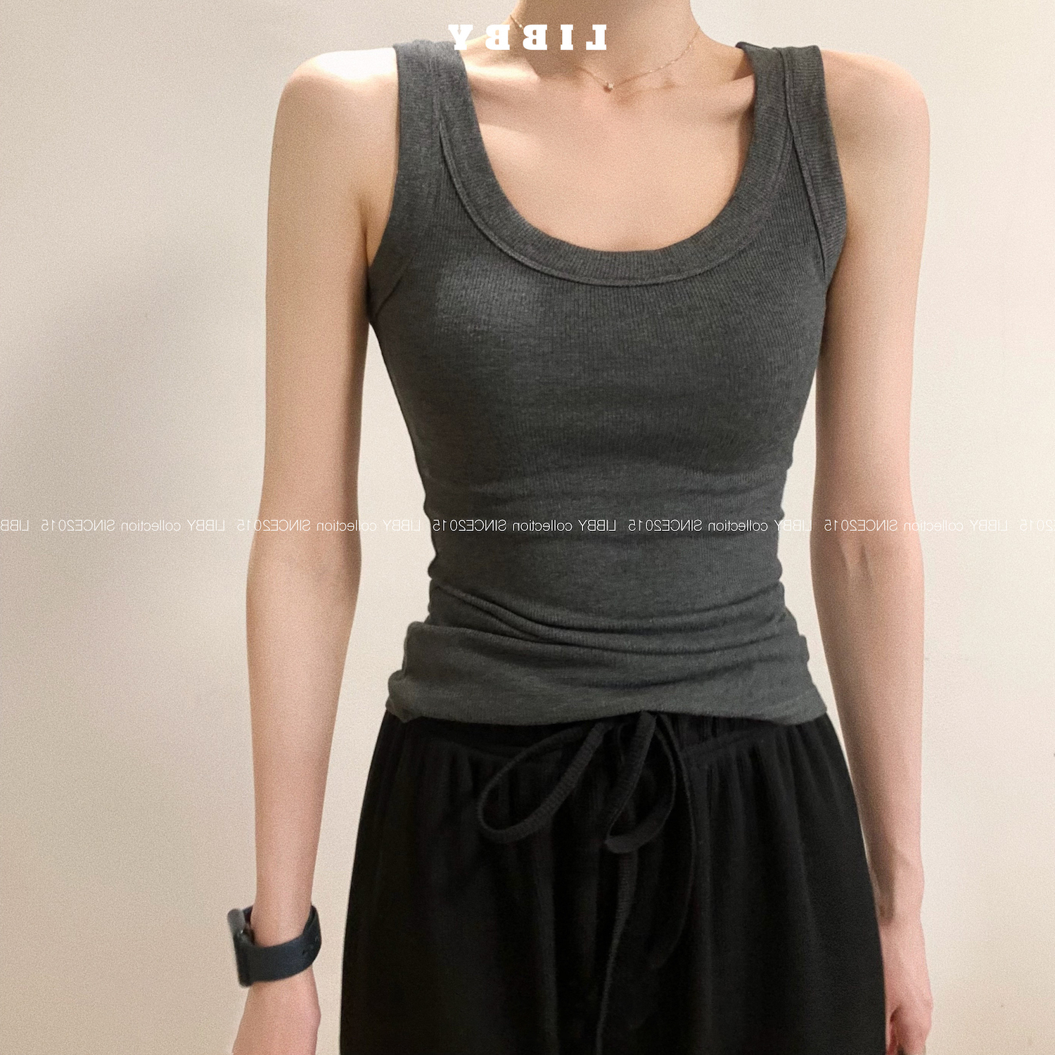 灰色u领宽边吊带背心女夏夏季外穿紧身显瘦运动打底内搭短款上衣