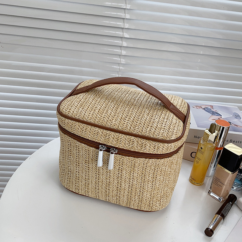 2022 Summer New Straw Woven Cosmetic Bag Portable Large Capacity Portable Travel Wash Bag Good-looking Straw Bag