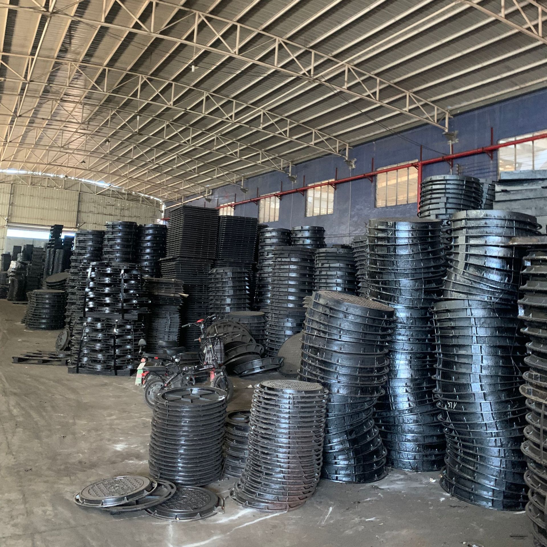 球墨铸铁井盖 市政道路用圆700重型防沉降雨水电力通信铸铁井盖