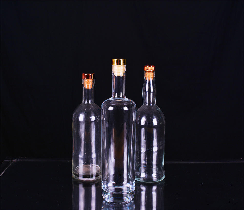 定制新款白酒玻璃瓶通用二锅头汽水饮料瓶加工玻璃空酒瓶