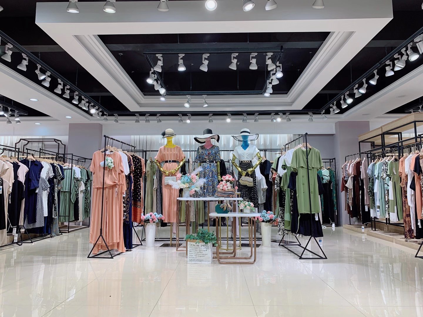 商场专柜下架品牌晏莎国际22夏女装折扣尾货批发供应链