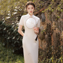 米白色高端刺绣复古旗袍2024年新款改良高级性感气质名媛年轻长款
