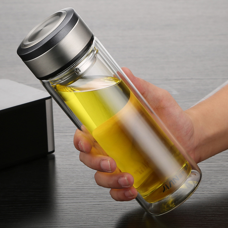 一个圆柱形茶杯