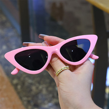 跨境欧美猫眼太阳镜时尚简约拍照搭配小框墨镜三角形眼镜9788
