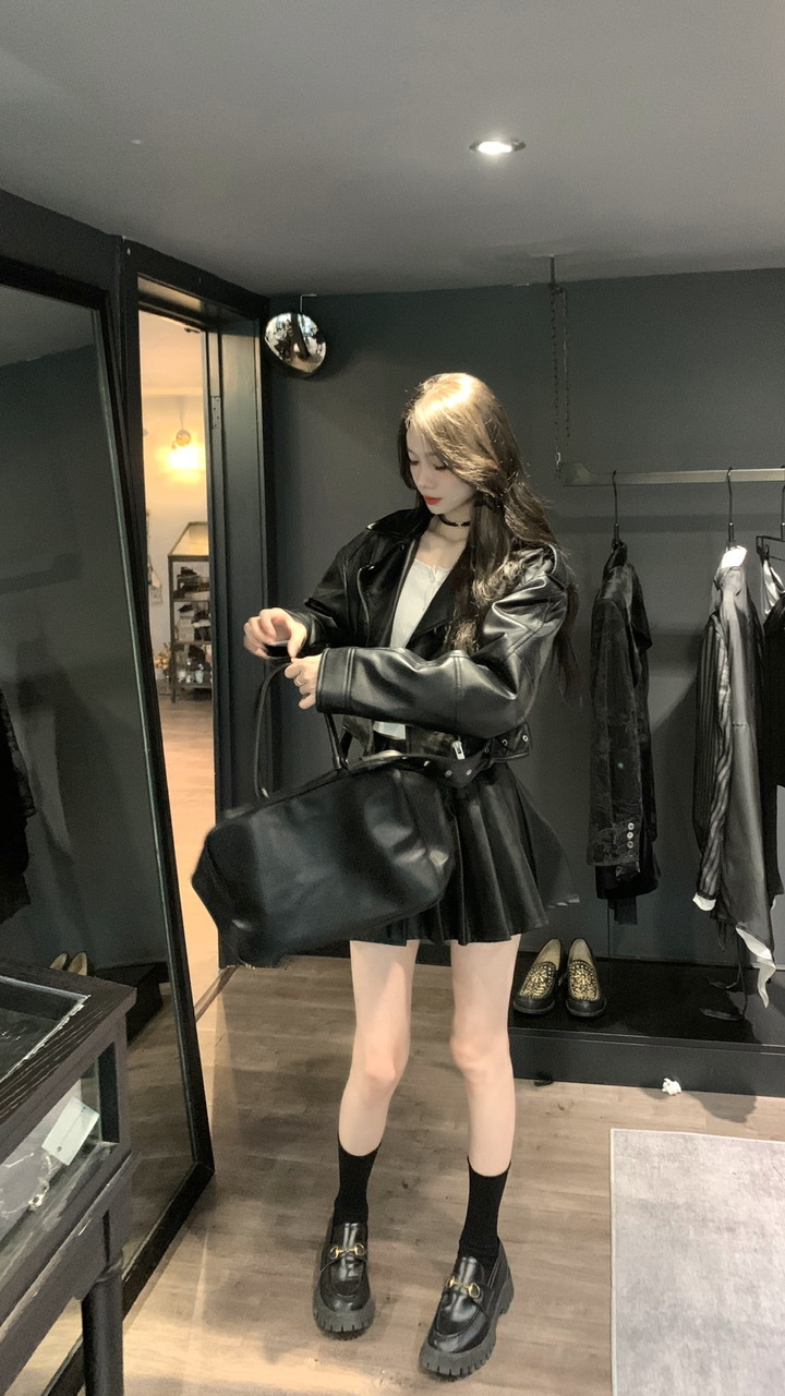 实拍 复古黑色皮衣外套港风设计机车夹克 皮裙百褶裙送皮带 女装