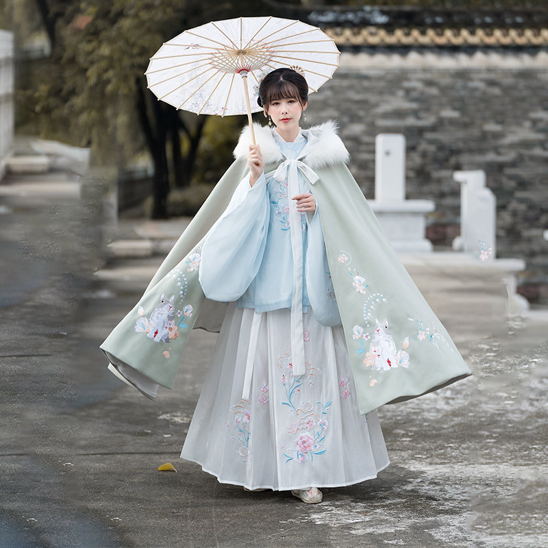 冬装重工刺绣玉兔清霜斗篷汉服披风加绒加厚保暖呢大衣古装外套女
