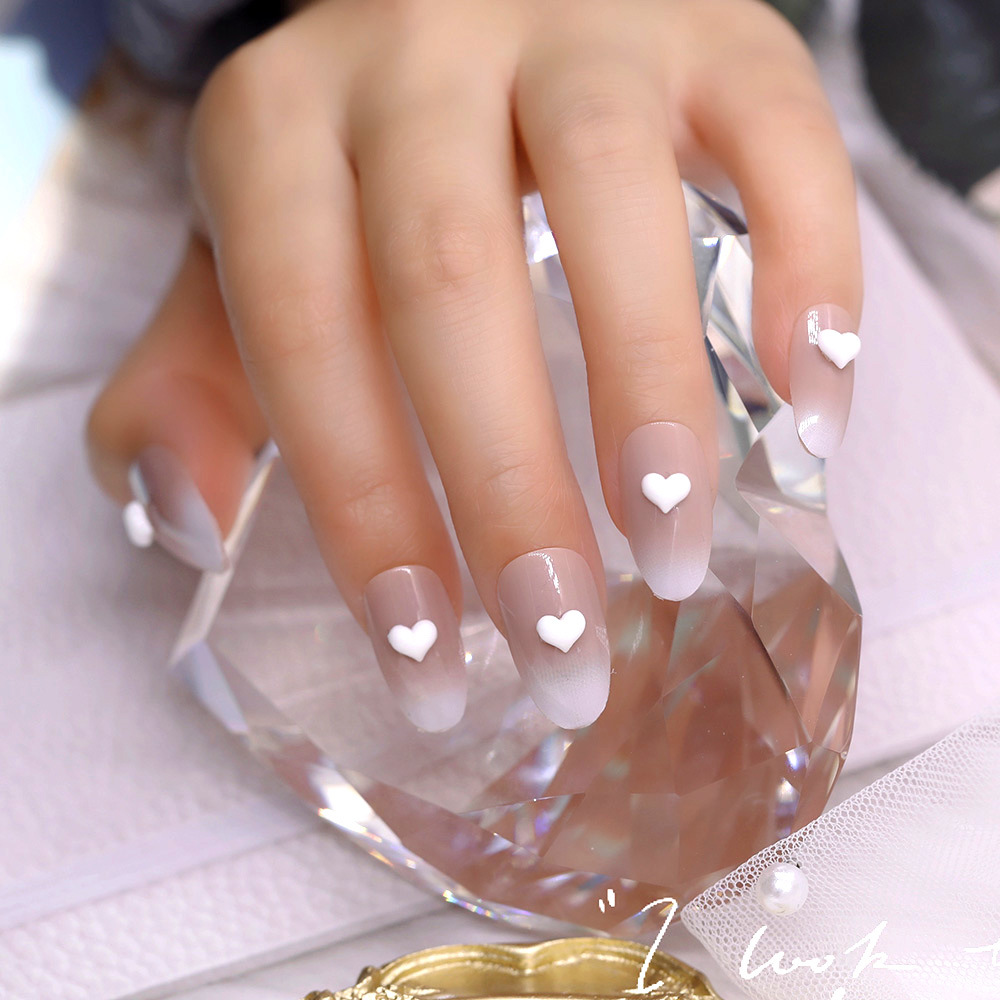2021年春夏新款热卖时尚百搭桃心指甲饰品立体白色小爱心美甲饰品